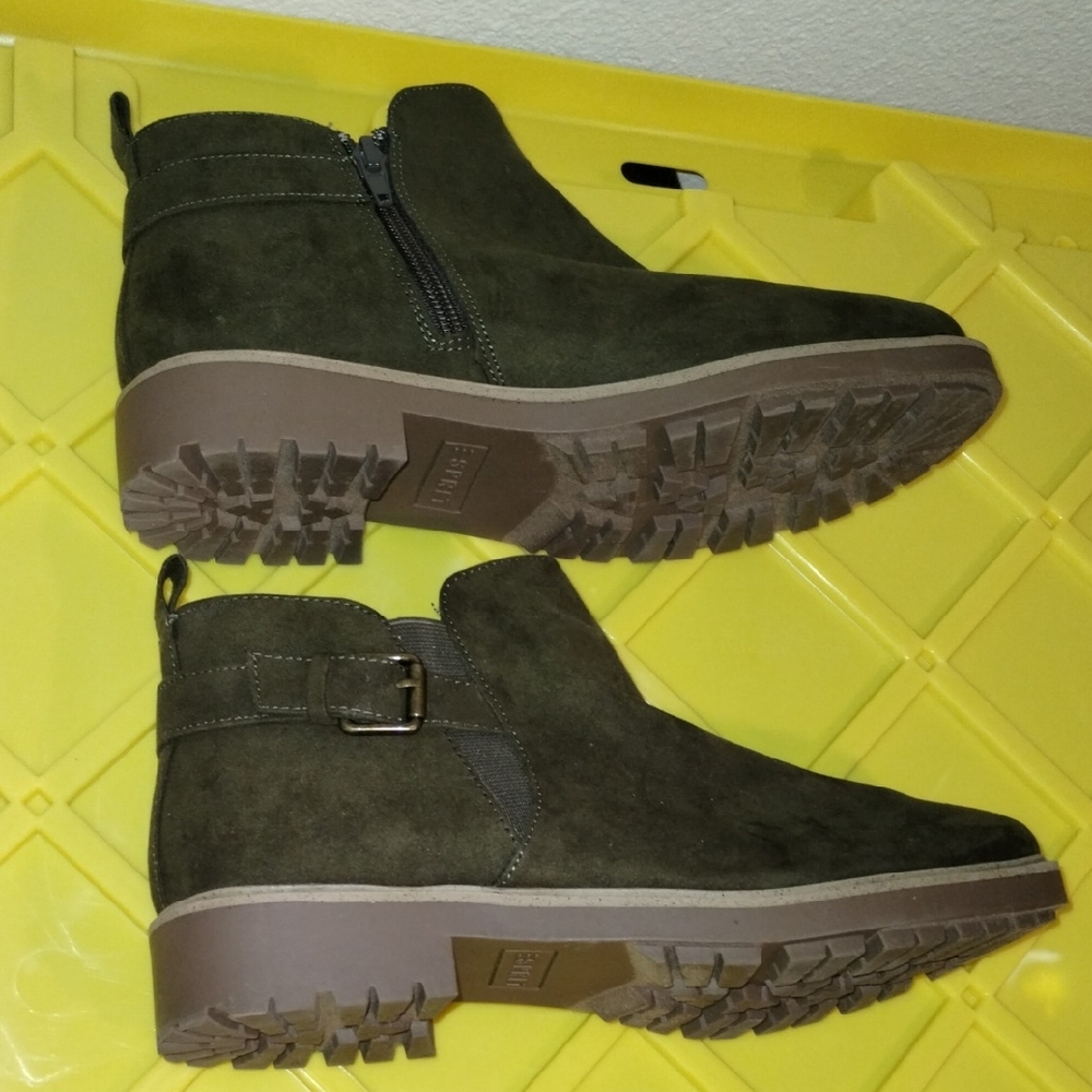 Very Clean Esprit Size 8.5 Olive Green Suede Ankle Boots Like New